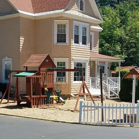 Seven Dwarfs Cabins - White Cabin Lake George Luaran gambar