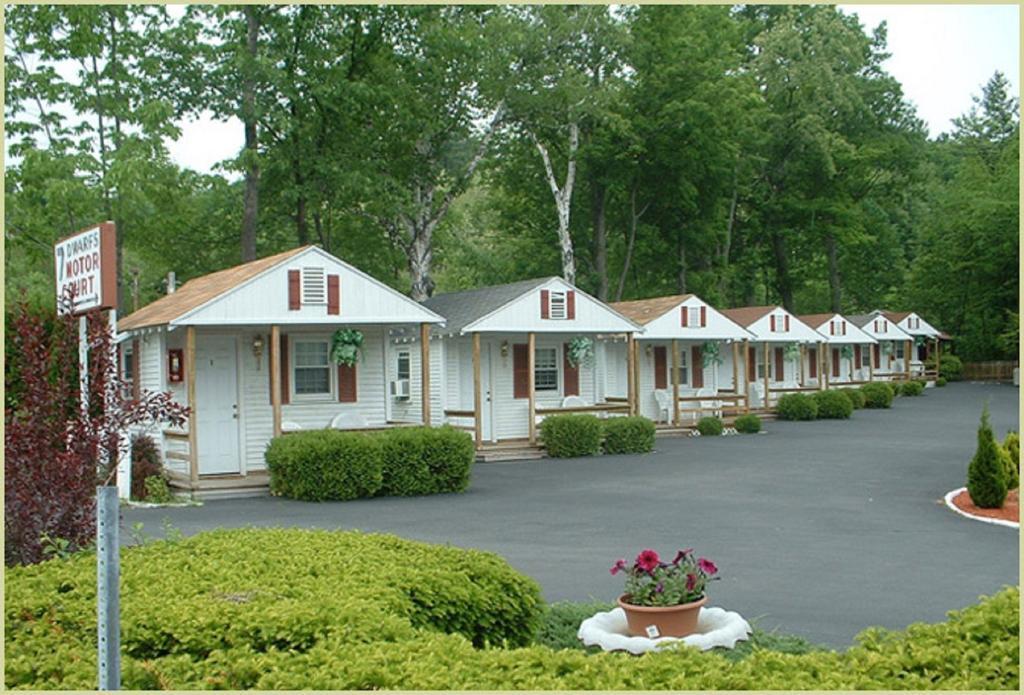 Seven Dwarfs Cabins - White Cabin Lake George Luaran gambar
