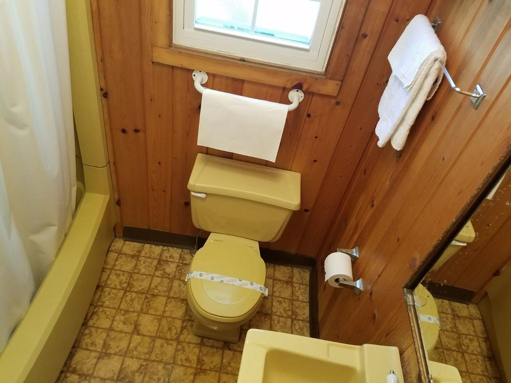 Seven Dwarfs Cabins - White Cabin Lake George Luaran gambar