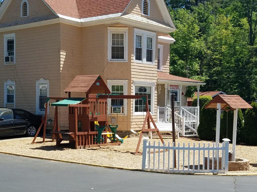 Seven Dwarfs Cabins - White Cabin Lake George Luaran gambar