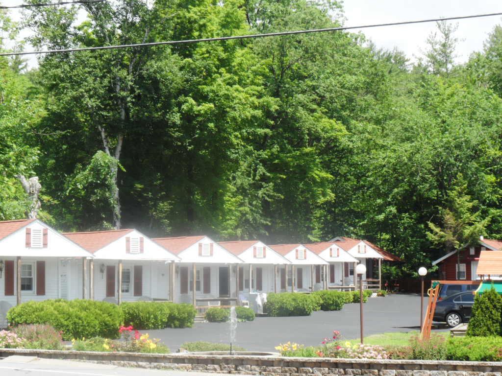 Seven Dwarfs Cabins - White Cabin Lake George Luaran gambar