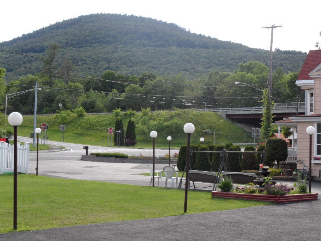 Seven Dwarfs Cabins - White Cabin Lake George Luaran gambar